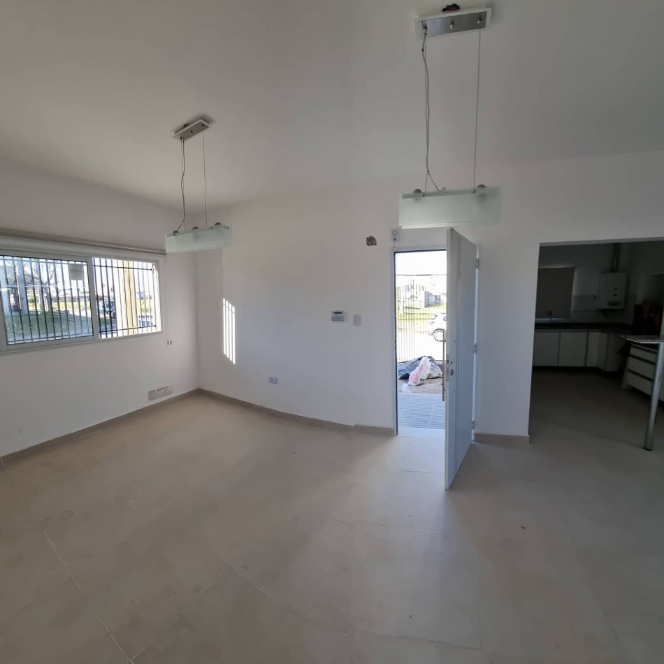 CASA A LA VENTA A ESTRENAR EN CALLE ISLA SOLEDAD Y PCIA DE  ENTRE RIOS 