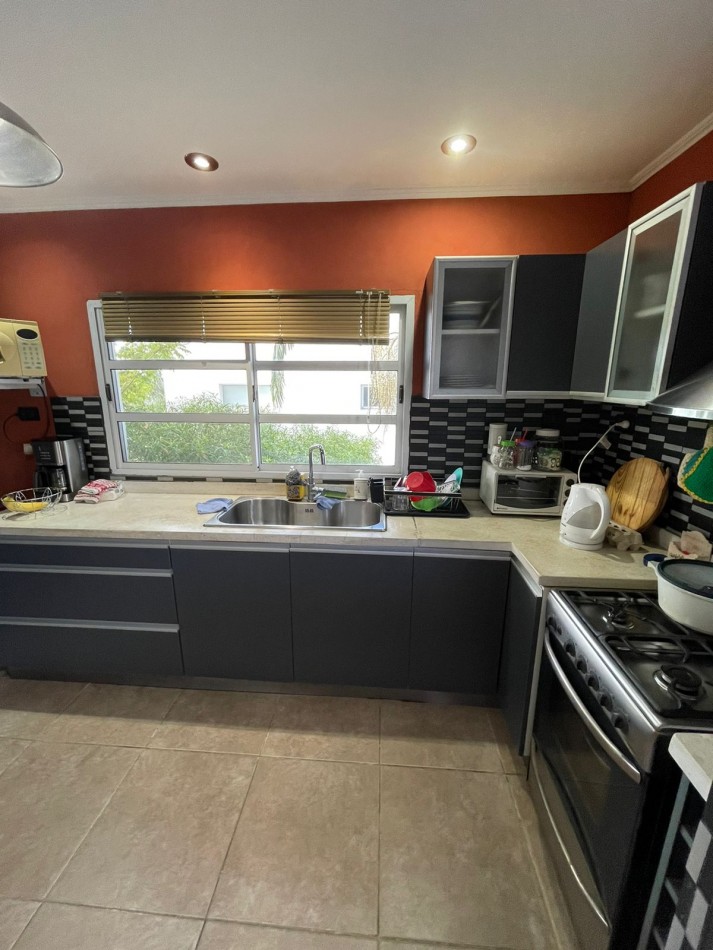 CASA EN VENTA BARRIO TORTUGUITAS