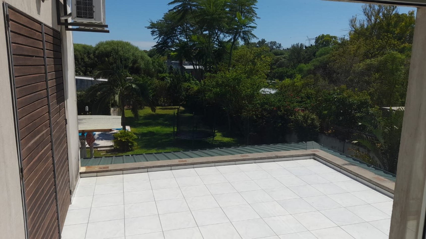 CASA A LA VENTA EN CALLE EL GUAYACAN 