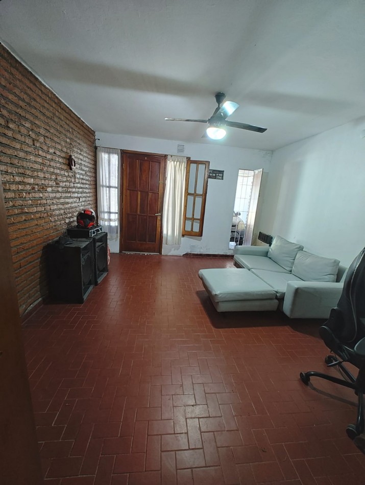 VENDO CASA EN CALLE JOSE DELGADO ( ZONA ALMA FUERTE, SUPER VEA)