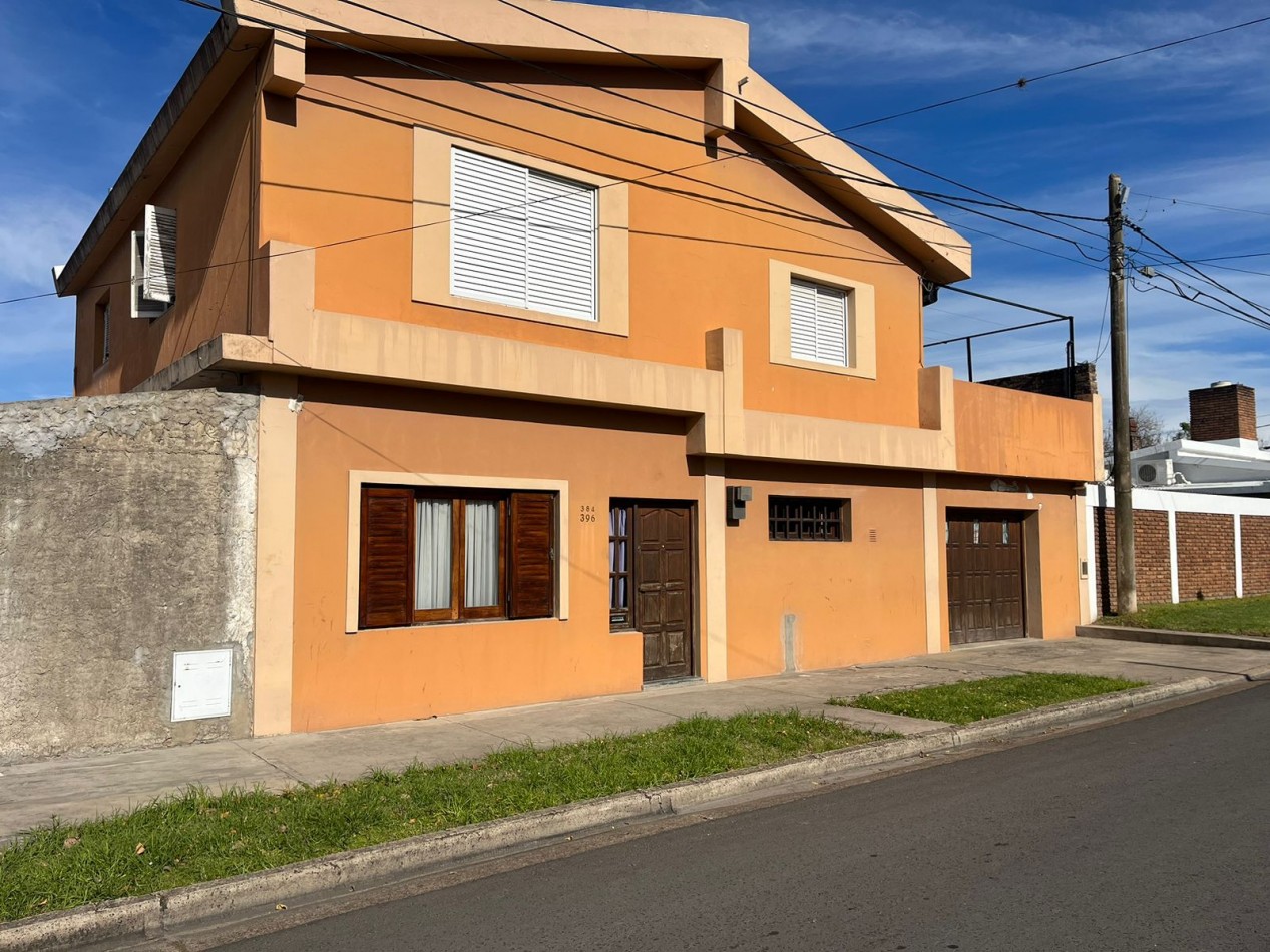Casa de 2 plantas, 2 cocheras, patio y terraza. Zona Provincias Unidas y Division de los Andes