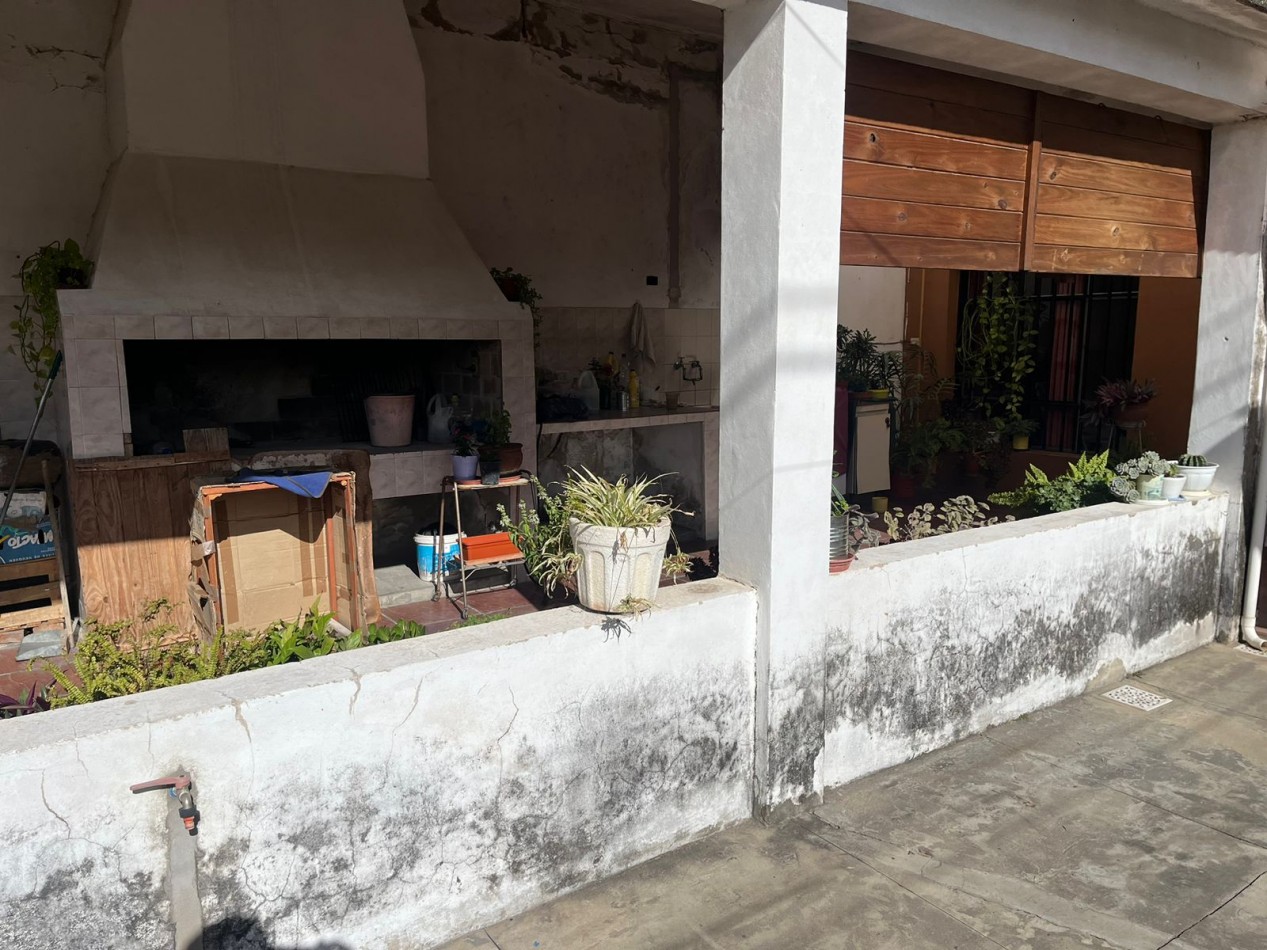 Casa de 2 plantas, 2 cocheras, patio y terraza. Zona Provincias Unidas y Division de los Andes