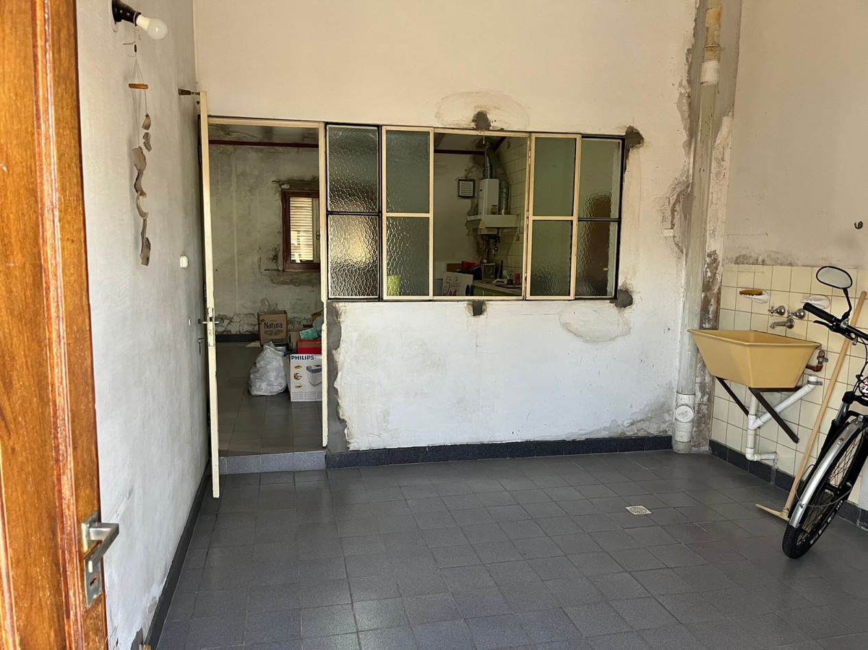 Casa de 2 plantas, 2 cocheras, patio y terraza. Zona Provincias Unidas y Division de los Andes