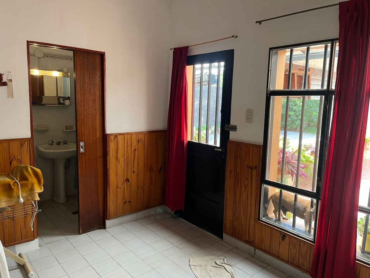Casa de 2 plantas, 2 cocheras, patio y terraza. Zona Provincias Unidas y Division de los Andes