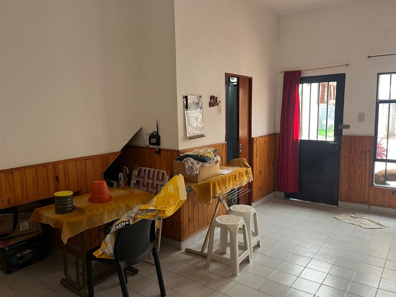 Casa de 2 plantas, 2 cocheras, patio y terraza. Zona Provincias Unidas y Division de los Andes