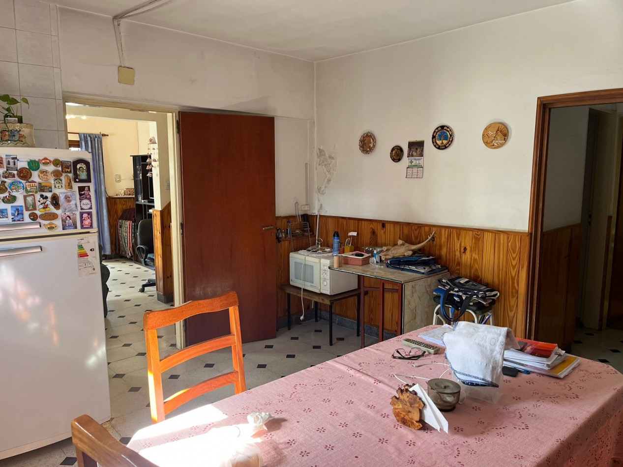 Casa de 2 plantas, 2 cocheras, patio y terraza. Zona Provincias Unidas y Division de los Andes