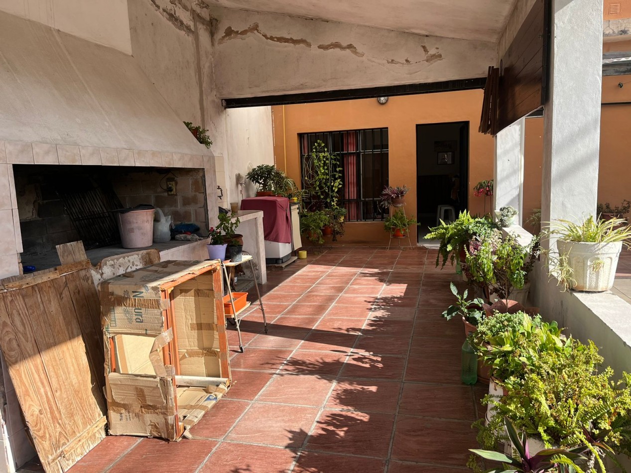 Casa de 2 plantas, 2 cocheras, patio y terraza. Zona Provincias Unidas y Division de los Andes