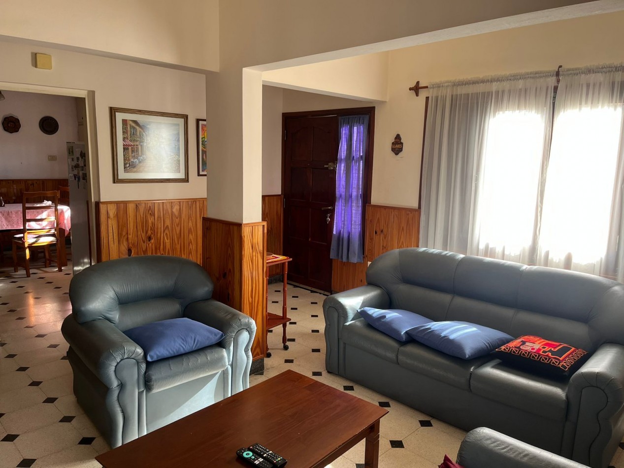 Casa de 2 plantas, 2 cocheras, patio y terraza. Zona Provincias Unidas y Division de los Andes