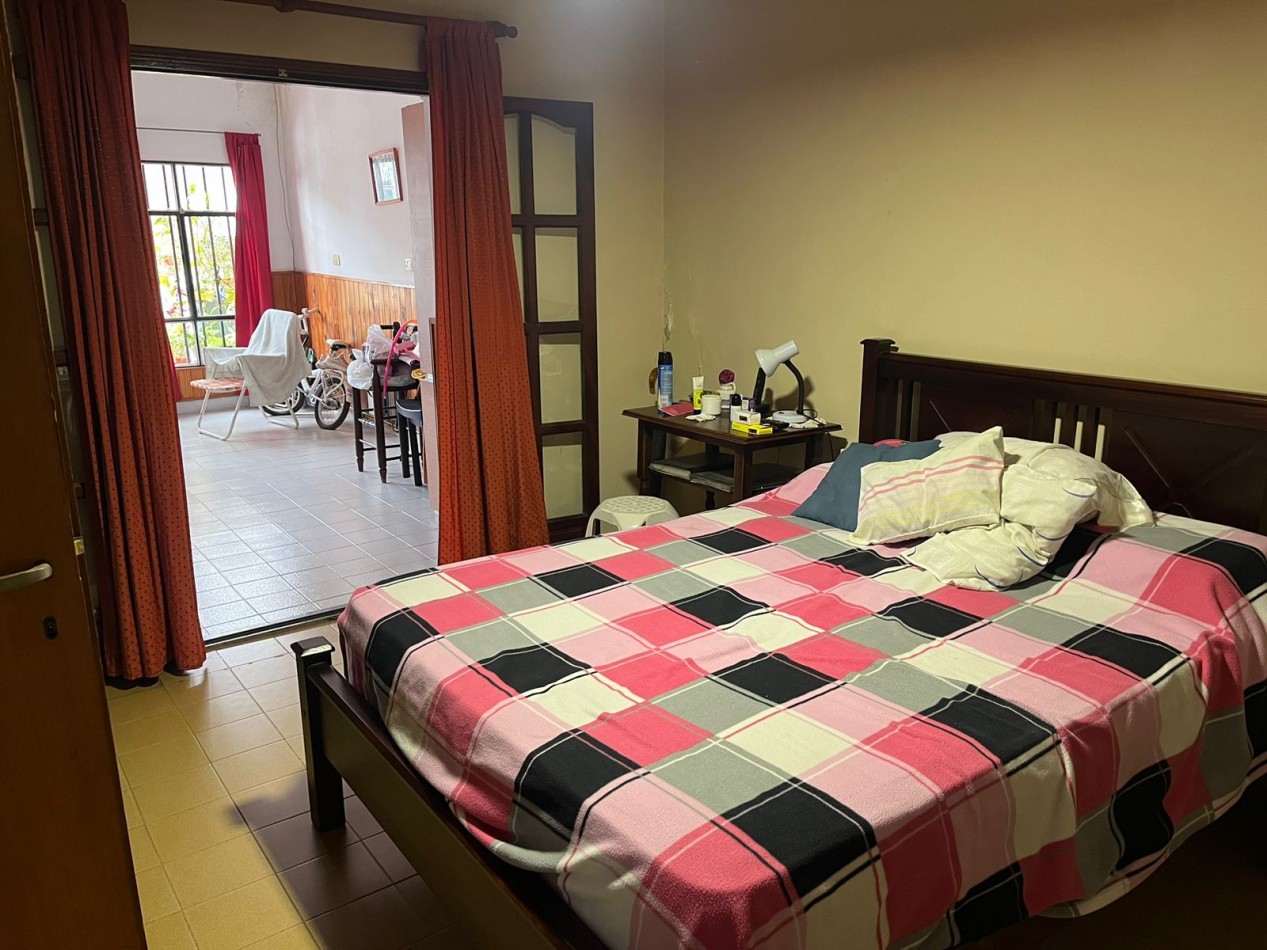 Casa de 2 plantas, 2 cocheras, patio y terraza. Zona Provincias Unidas y Division de los Andes