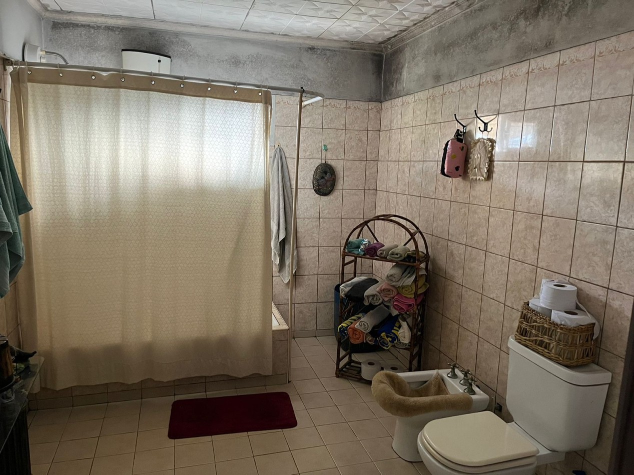 Casa con local en venta zona Gazzano. Esquina Hasenkamp y Viale