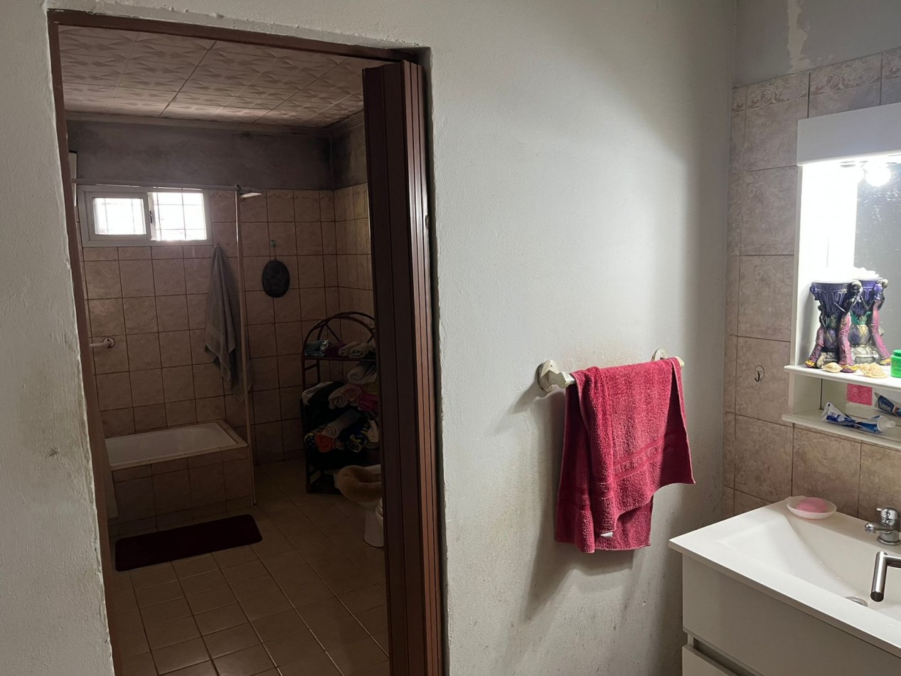 Casa con local en venta zona Gazzano. Esquina Hasenkamp y Viale