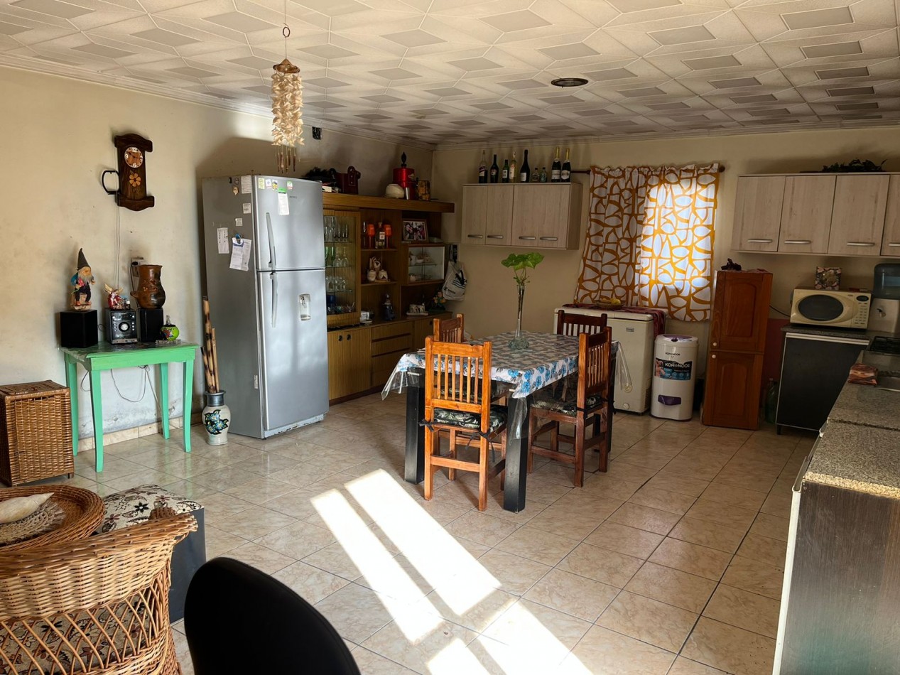 Casa con local en venta zona Gazzano. Esquina Hasenkamp y Viale