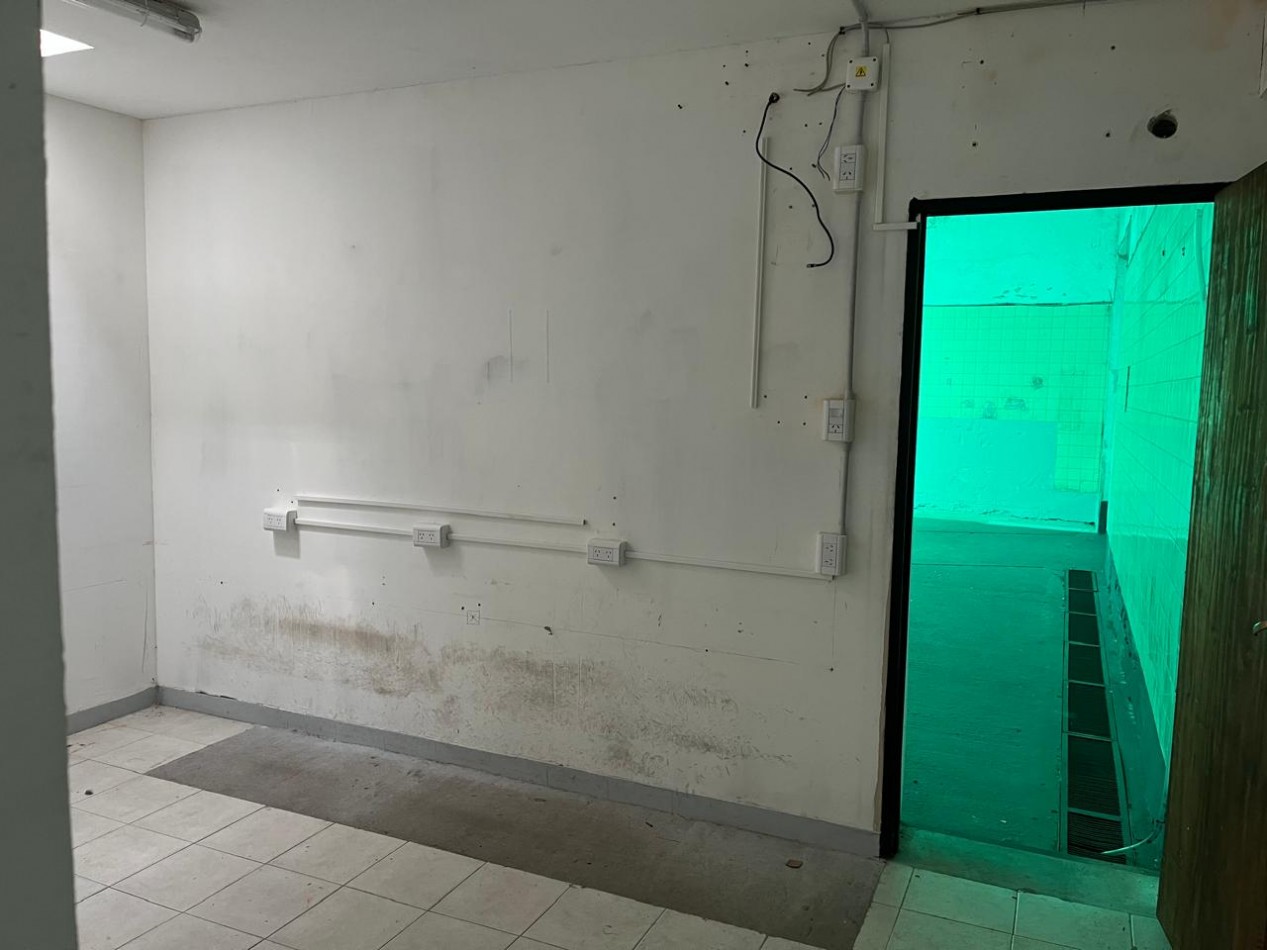 GALPON EN VENTA  ZONA AV DE LAS AMERICAS Y RACEDO
