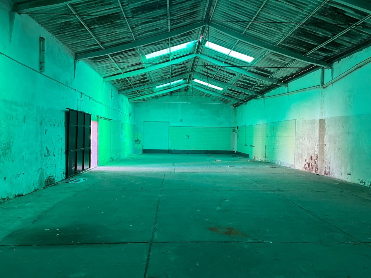 GALPON EN VENTA  ZONA AV DE LAS AMERICAS Y RACEDO
