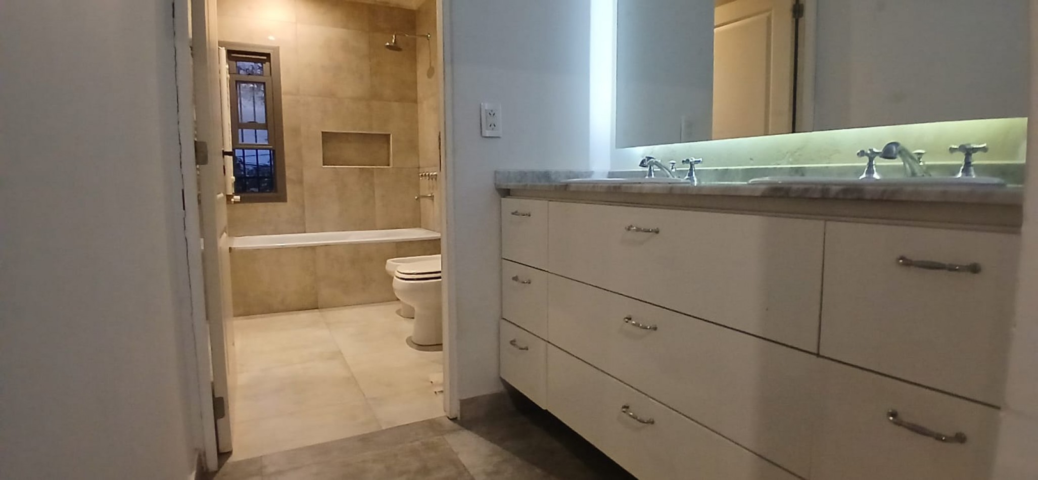 CASA EN VENTA CALLE ILLIA 663