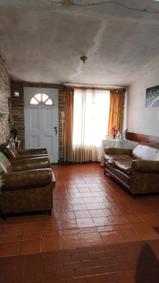 CALLE JULIO CESAR MENDEZ CASA EN VENTA 