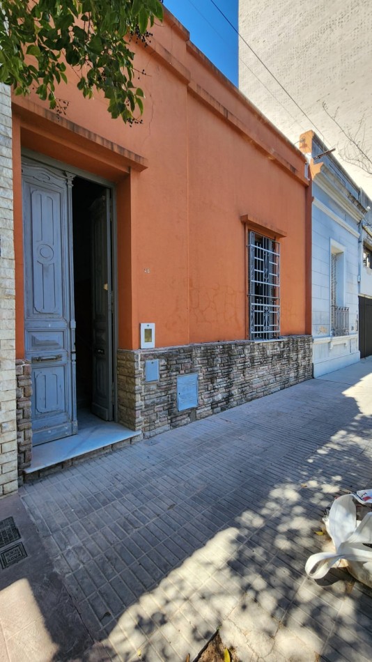 CATAMARCA 46 CASA EN VENTA A RECICLAR