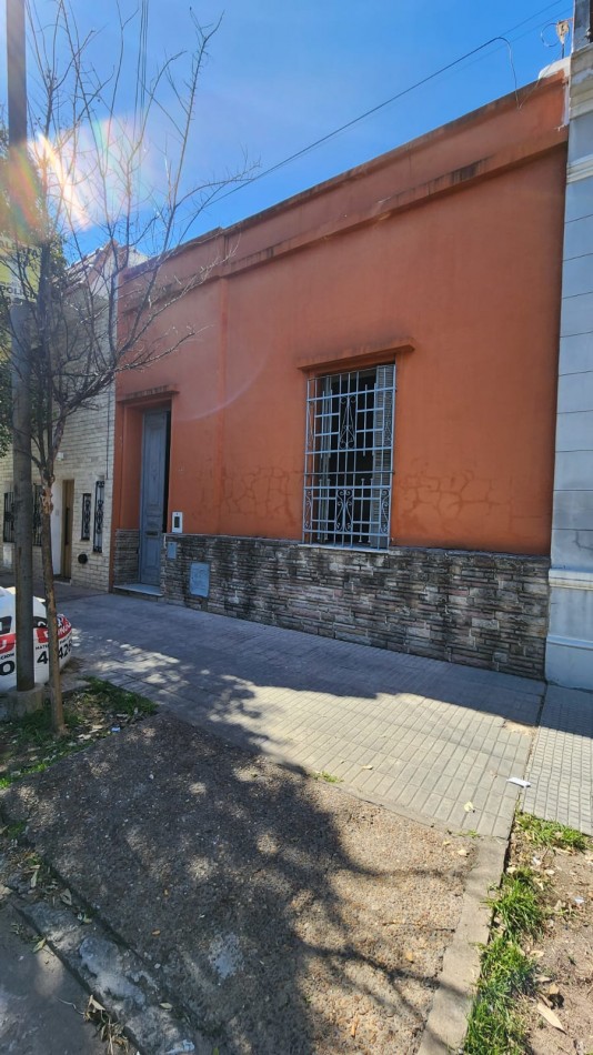 CATAMARCA 46 CASA EN VENTA A RECICLAR