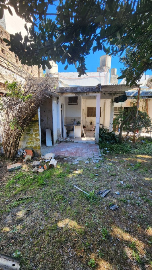 CATAMARCA 46 CASA EN VENTA A RECICLAR