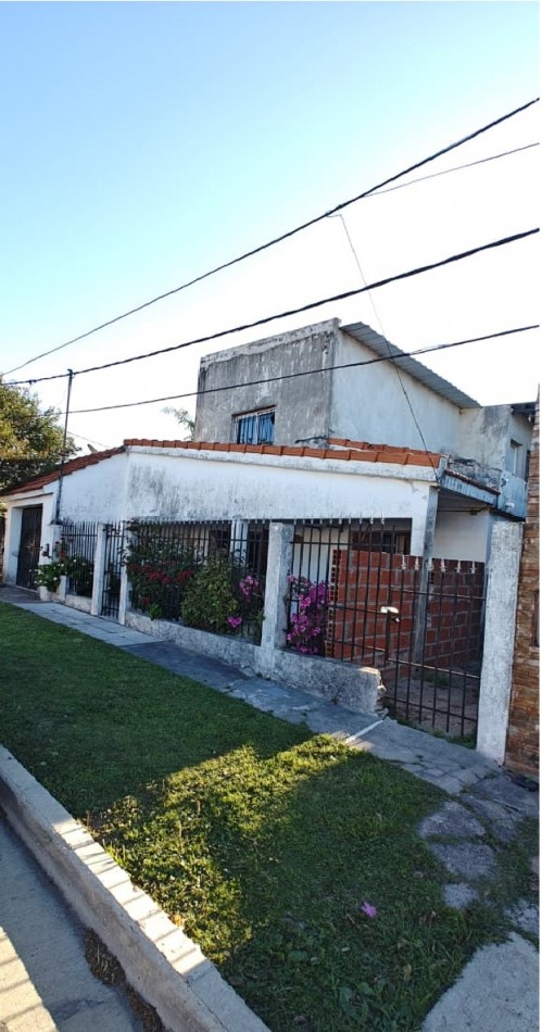 CASA A REFACCIONAR EN CALLE MAESTRO NORMAL CASI DON BOSCO