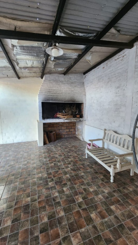CASA A LA  VENTA EN CALLE FAVALORO  DE COLONIA AVELLANEDA