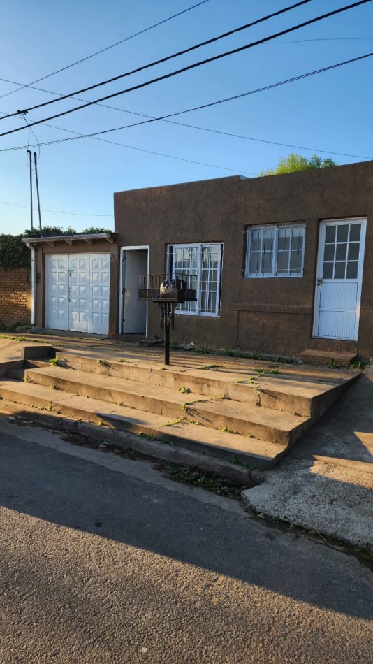 CASA A LA  VENTA EN CALLE FAVALORO  DE COLONIA AVELLANEDA
