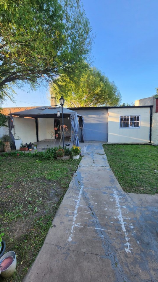 CASA A LA  VENTA EN CALLE FAVALORO  DE COLONIA AVELLANEDA