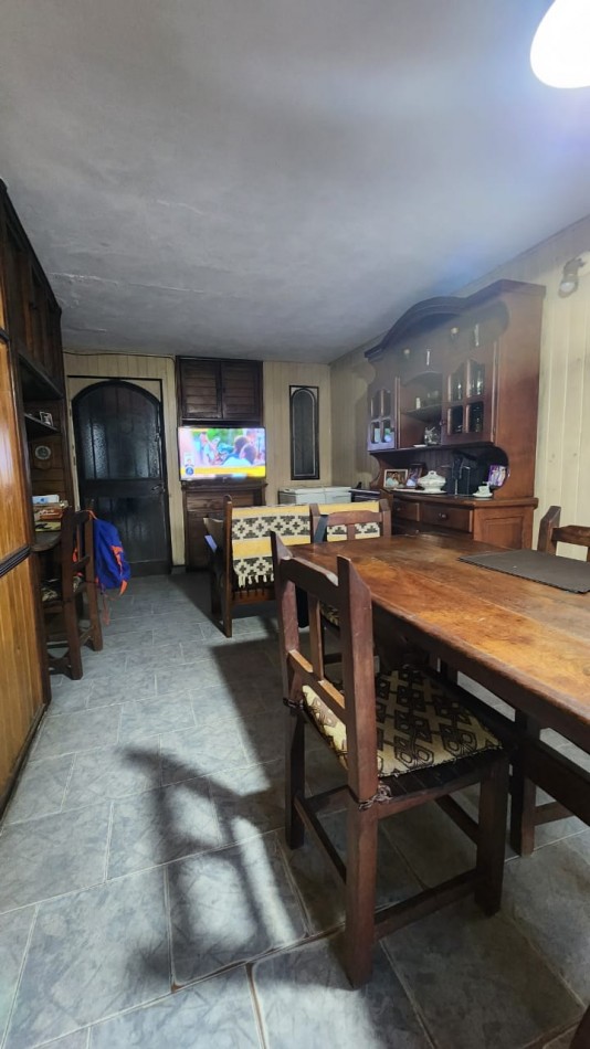 CASA A LA VENTA EN CALLE GOBERNADOR PARERA