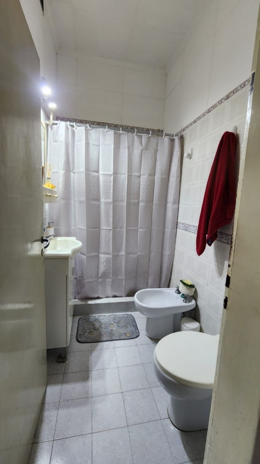 CASA A LA VENTA EN CALLE GOBERNADOR PARERA