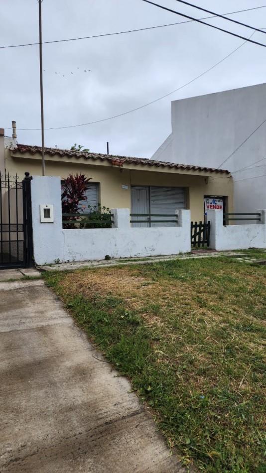 CASA A LA VENTA EN CALLE  GOBERNADOR  QUIROZ 1156