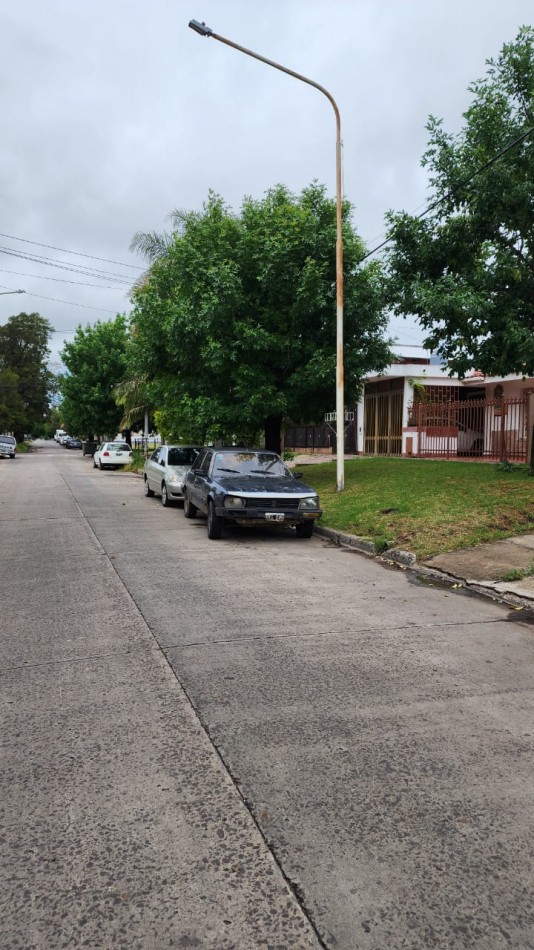 CASA A LA VENTA EN CALLE  GOBERNADOR  QUIROZ 1156