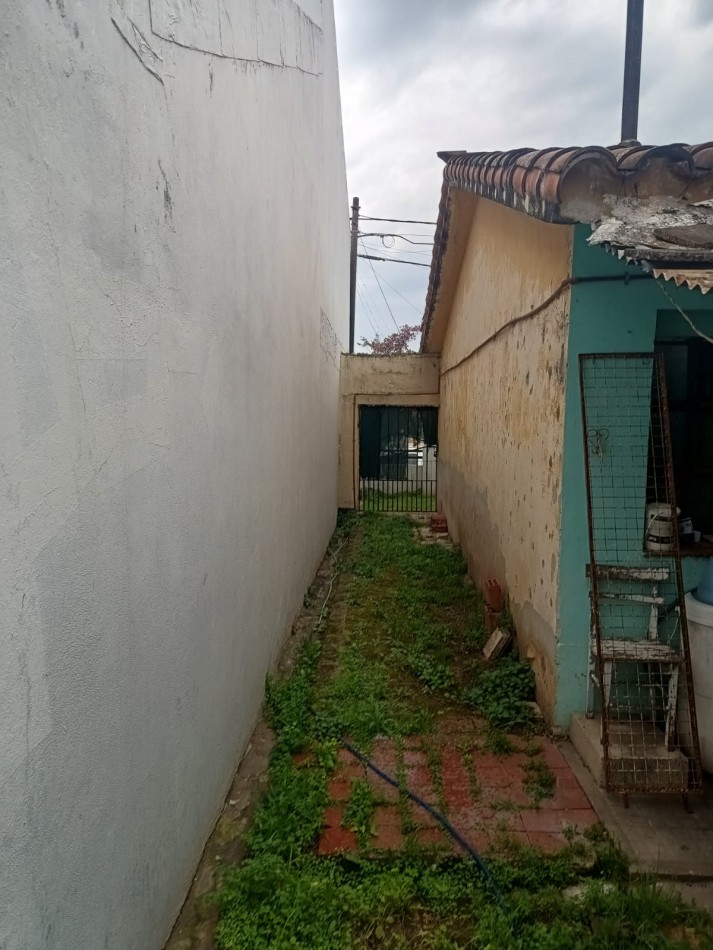 CASA A LA VENTA EN CALLE  GOBERNADOR  QUIROZ 1156