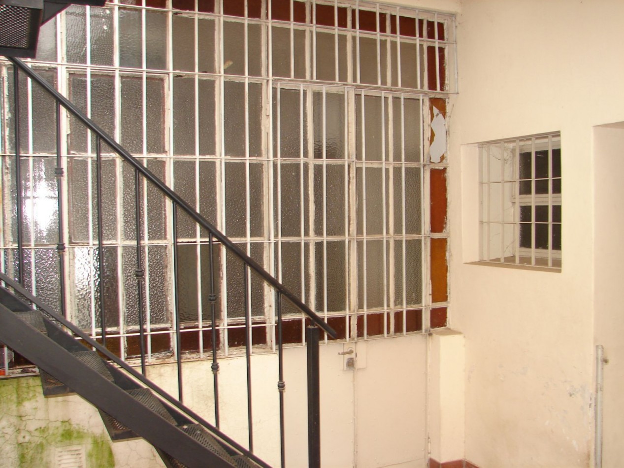 CASA EN VENTA A RECICLAR EN CALLE BELGRANO  152