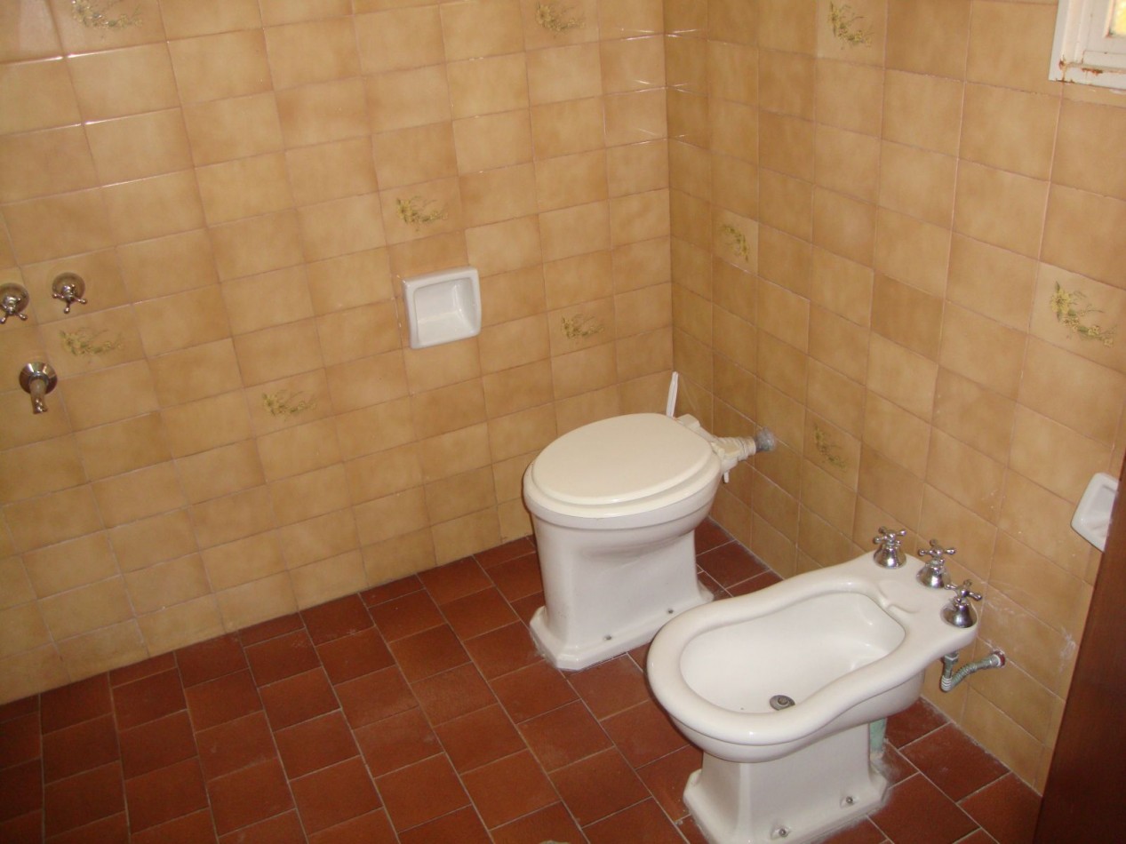 CASA EN VENTA A RECICLAR EN CALLE BELGRANO  152