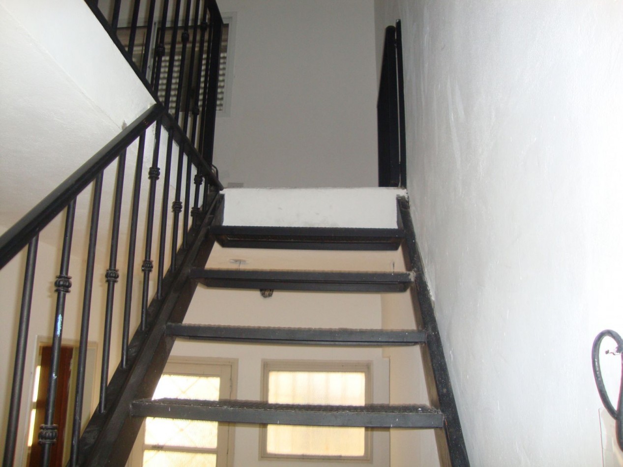 CASA EN VENTA A RECICLAR EN CALLE BELGRANO  152