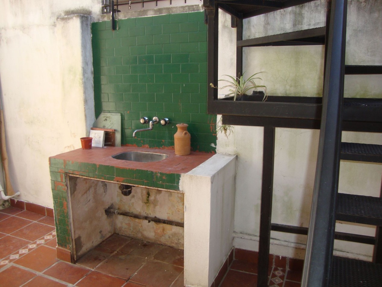 CASA EN VENTA A RECICLAR EN CALLE BELGRANO  152
