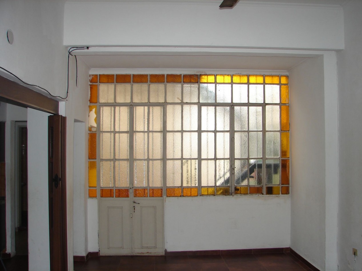 CASA EN VENTA A RECICLAR EN CALLE BELGRANO  152