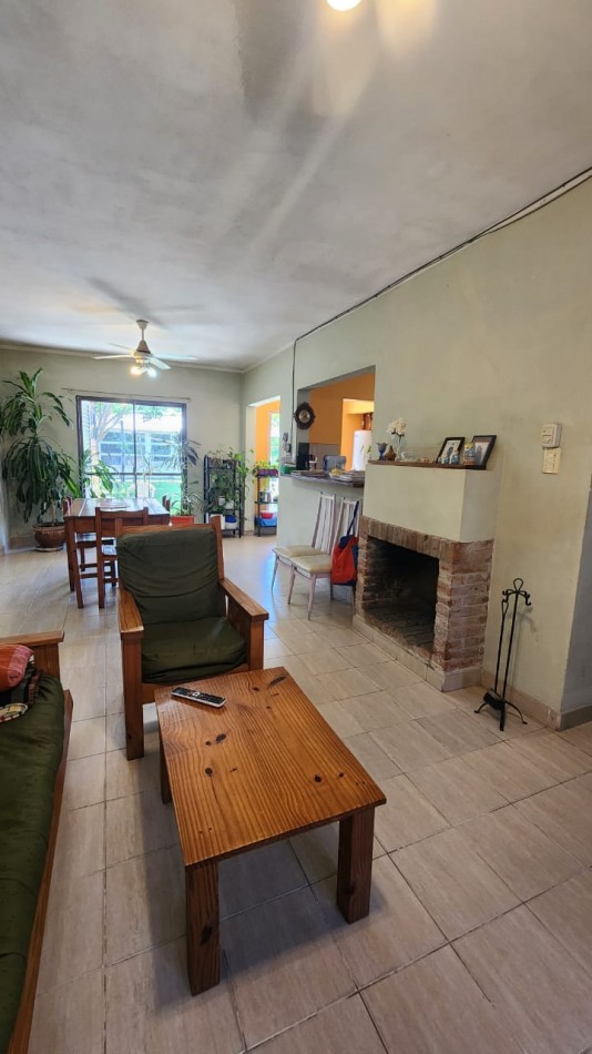 CASA A LA VENTA EN CALLE NEWBERY (Zona Aeropuerto) 