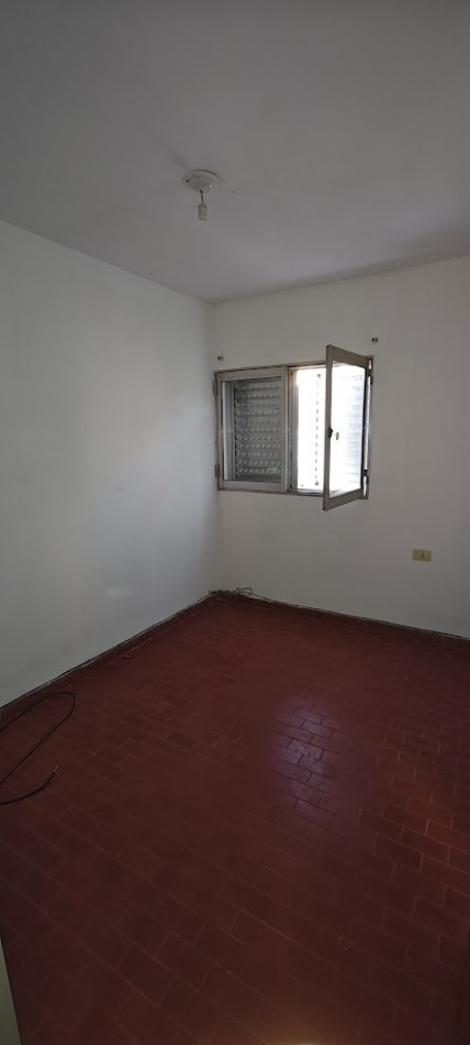 VENDO DEPTO DE DOS DORMITORIOS CALLE LA PAZ 450, FRENTE A HOSPITAL DEL NIÑO