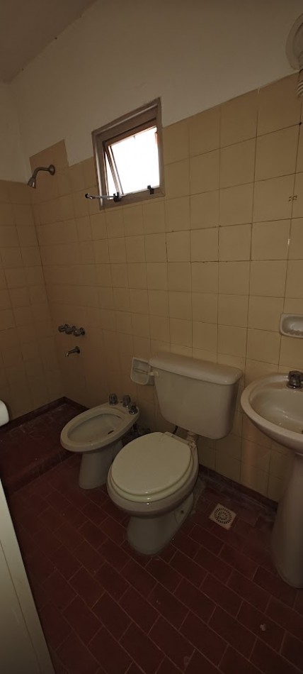 VENDO DEPTO DE DOS DORMITORIOS CALLE LA PAZ 450, FRENTE A HOSPITAL DEL NIÑO