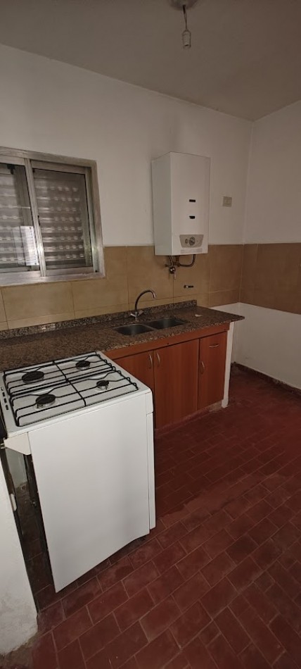 VENDO DEPTO DE DOS DORMITORIOS CALLE LA PAZ 450, FRENTE A HOSPITAL DEL NIÑO