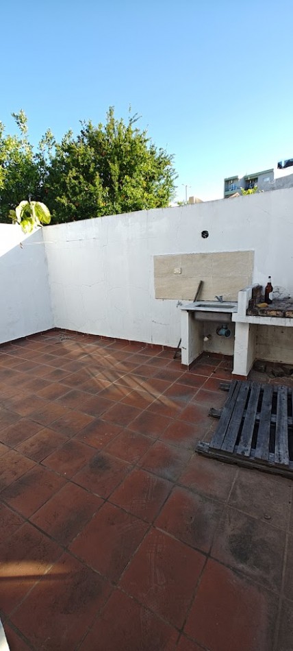 VENDO DEPTO C/ PATIO EN  CALLE LA PAZ 450, FRENTE A HOSPITAL DEL NIÑO