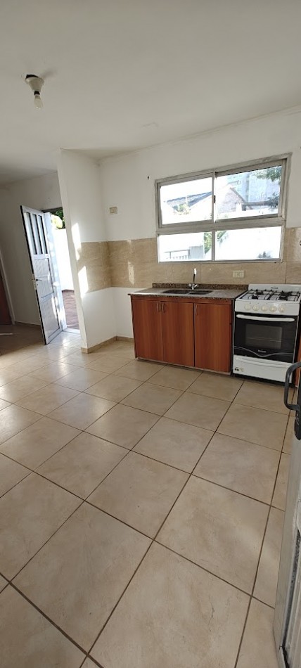 VENDO DEPTO C/ PATIO EN  CALLE LA PAZ 450, FRENTE A HOSPITAL DEL NIÑO