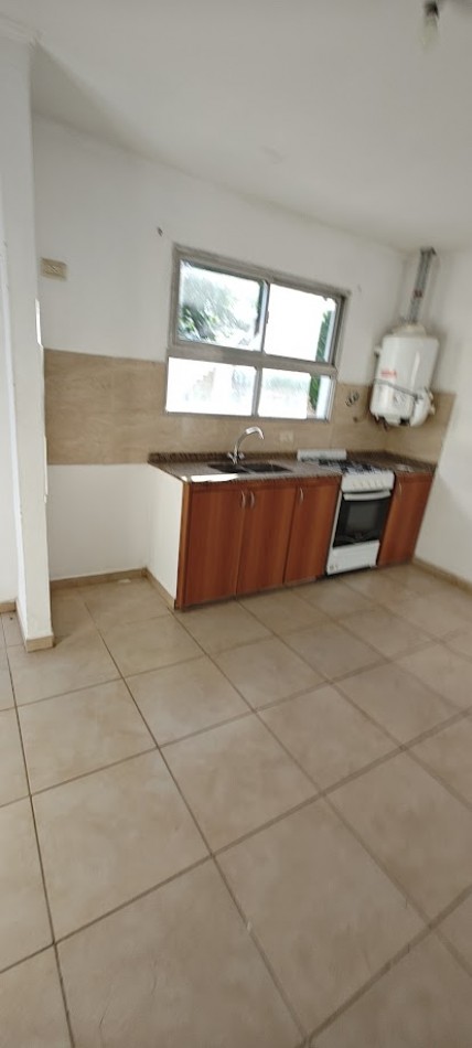 VENDO DEPTO C/ PATIO EN  CALLE LA PAZ 450, FRENTE A HOSPITAL DEL NIÑO