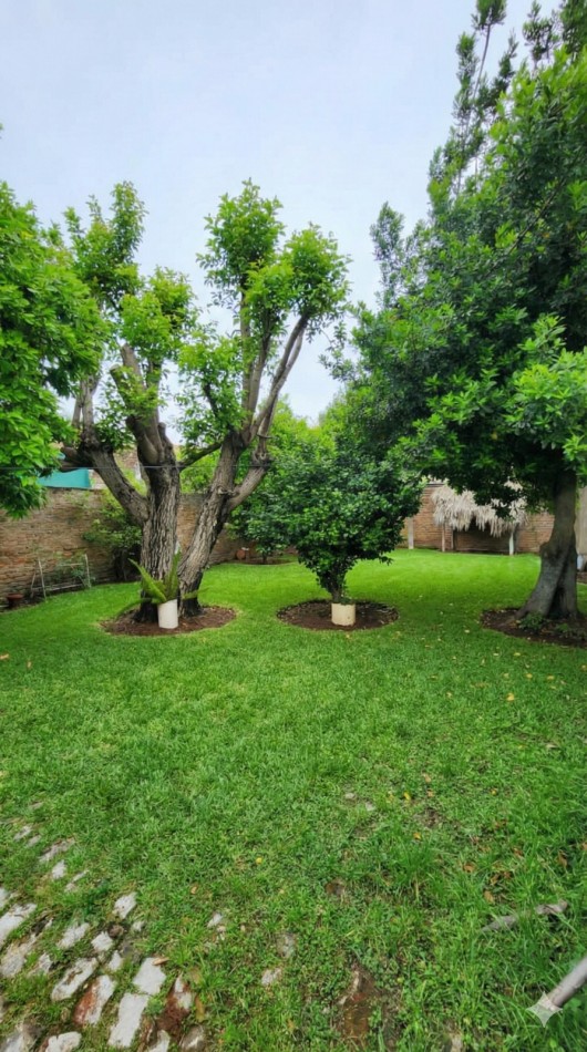 CASA A LA VENTA EN CALLE  GOBERNADOR  QUIROZ 1156