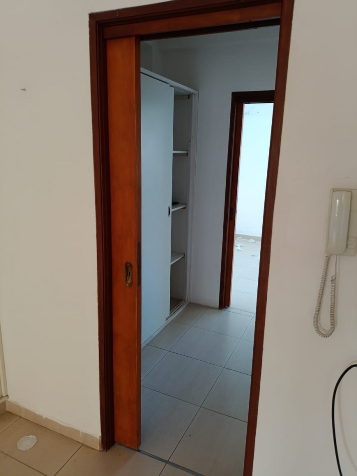 CALLE MISIONES N°163,  4° PISO "C" CONTRAFRENTE 