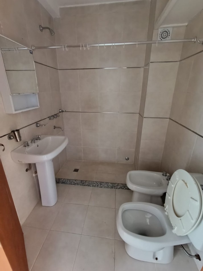 CALLE MISIONES N°163,  4° PISO "C" CONTRAFRENTE 