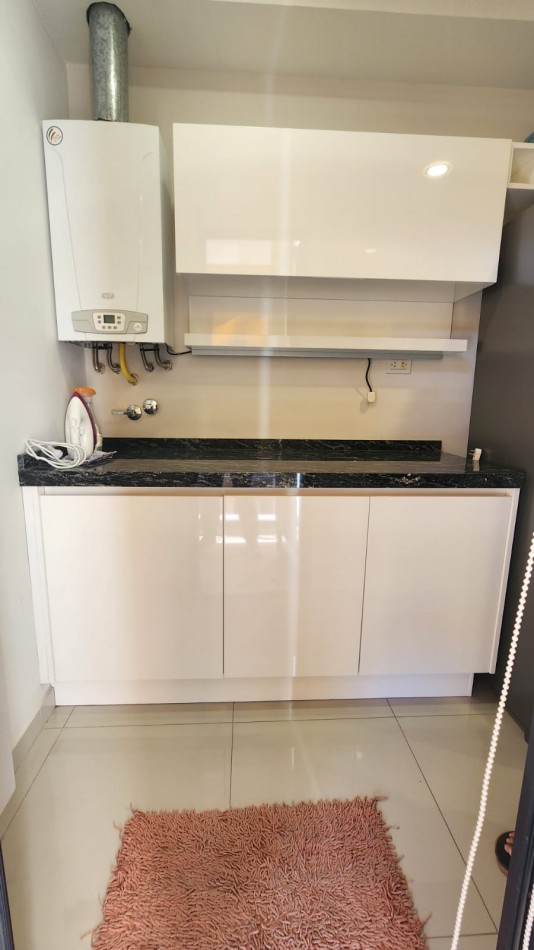 Alquiler Premium en Zona Parque: 1 Dormitorio, Amueblado y con Cochera en calle Malvinas 67