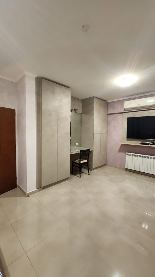 Alquiler Premium en Zona Parque: 1 Dormitorio, Amueblado y con Cochera en calle Malvinas 67