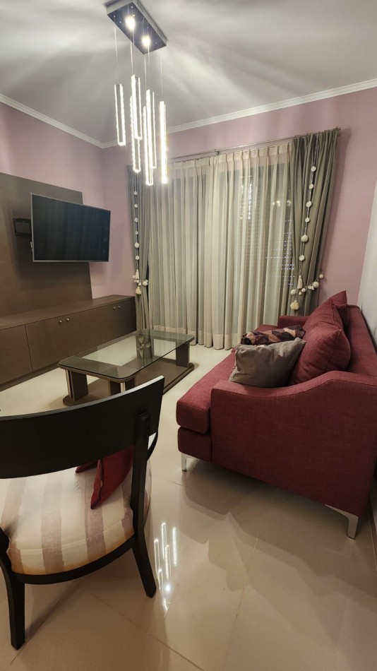 Alquiler Premium en Zona Parque: 1 Dormitorio, Amueblado y con Cochera en calle Malvinas 67